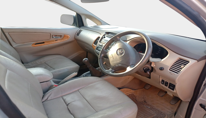 2011 Toyota Innova V 2.5 7 STR, Diesel, Manual, 2,01,484 km, interior