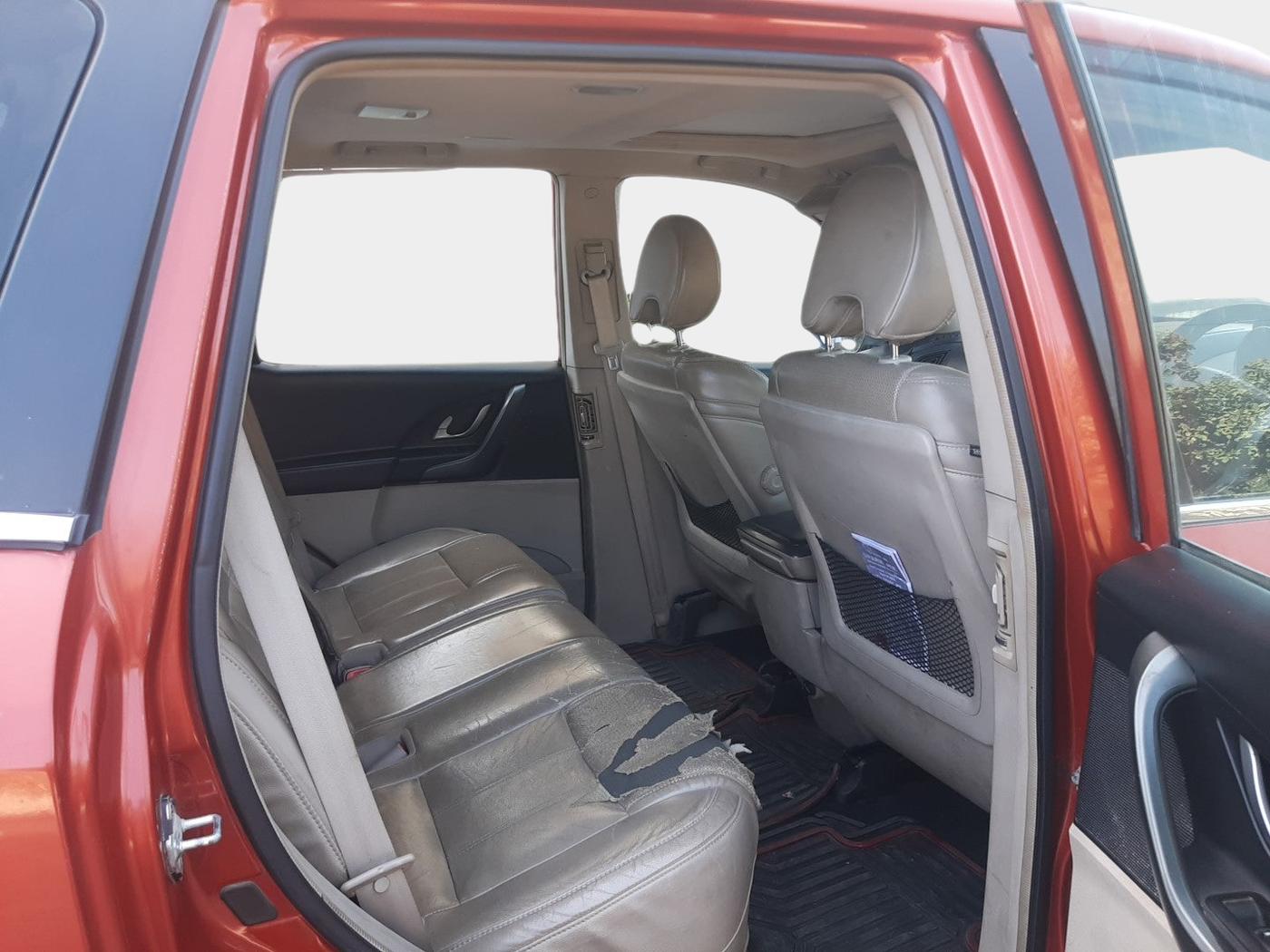 2015 Mahindra XUV500 W10, Diesel, Manual, 67,470 km, interior