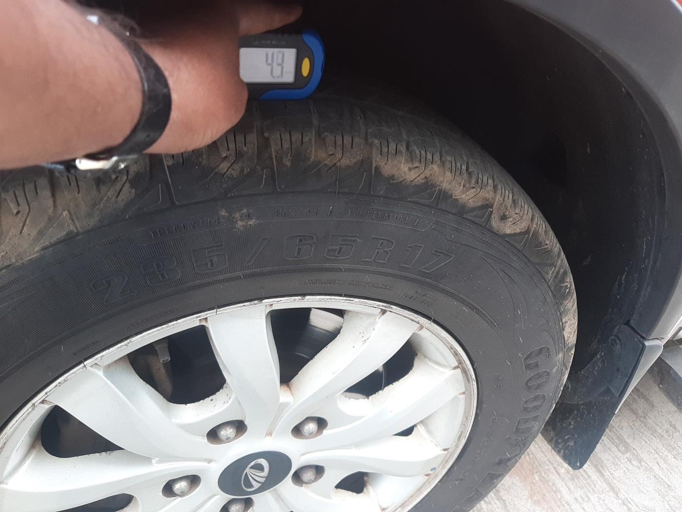 2015 Mahindra XUV500 W10, Diesel, Manual, 67,470 km, tyre