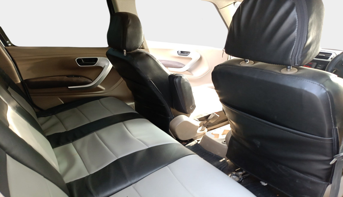 2016 Mahindra TUV300 T8, Diesel, Manual, 1,06,705 km, interior