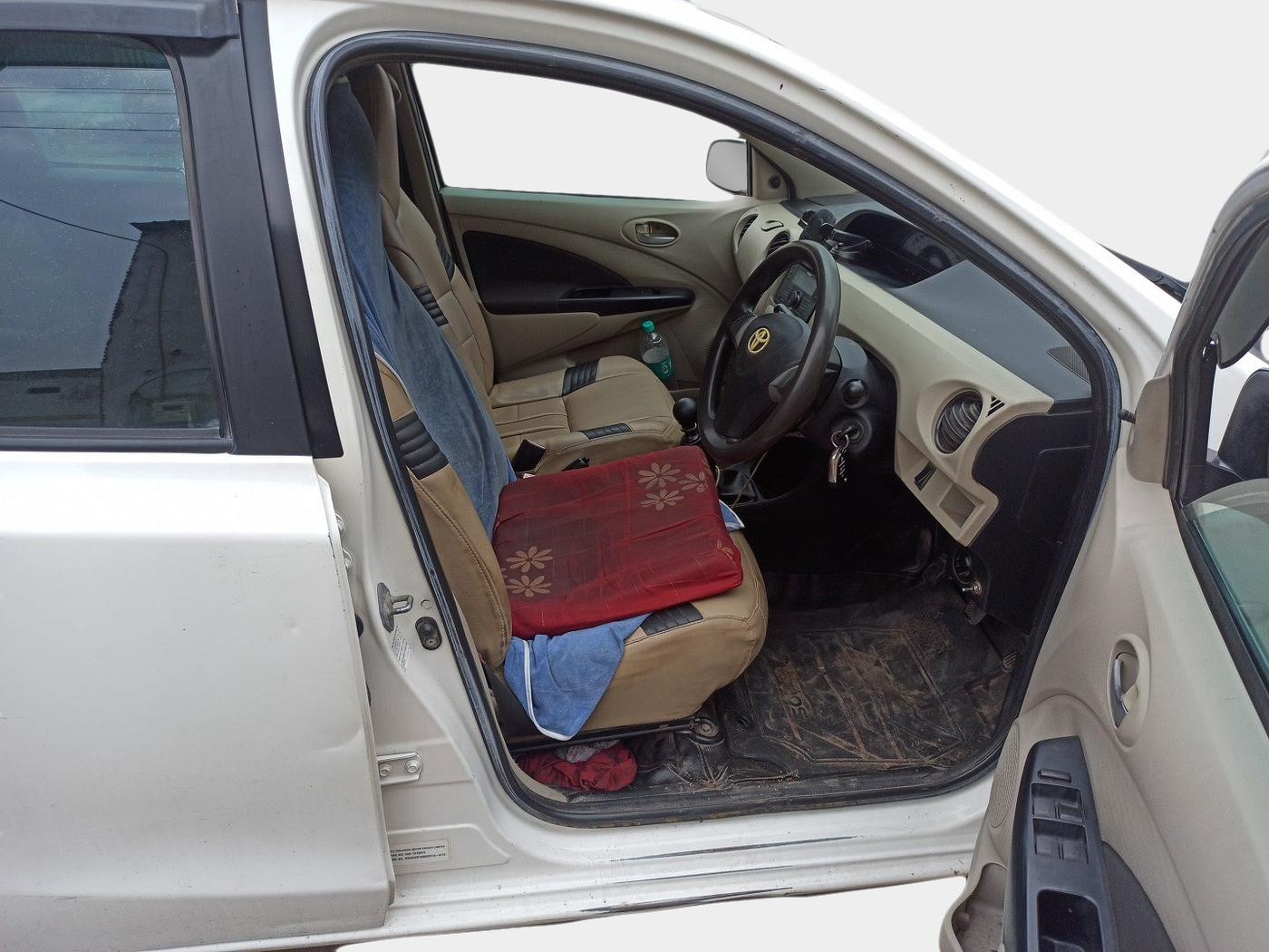 2012 Toyota Etios Liva GD, Diesel, Manual, 2,06,697 km, interior