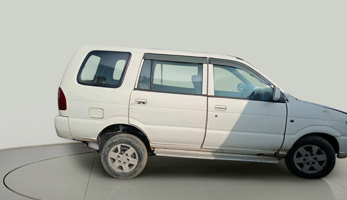 2015 Chevrolet Tavera NEO 3 LS 10 STR BS III, Diesel, Manual, 3,19,355 km, exterior