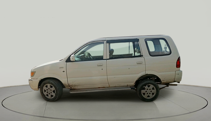 2015 Chevrolet Tavera NEO 3 LS 10 STR BS III, Diesel, Manual, 3,19,355 km, exterior