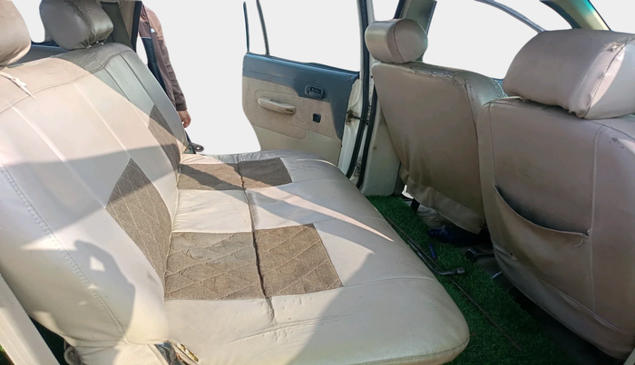 2015 Chevrolet Tavera NEO 3 LS 10 STR BS III, Diesel, Manual, 3,19,355 km, interior