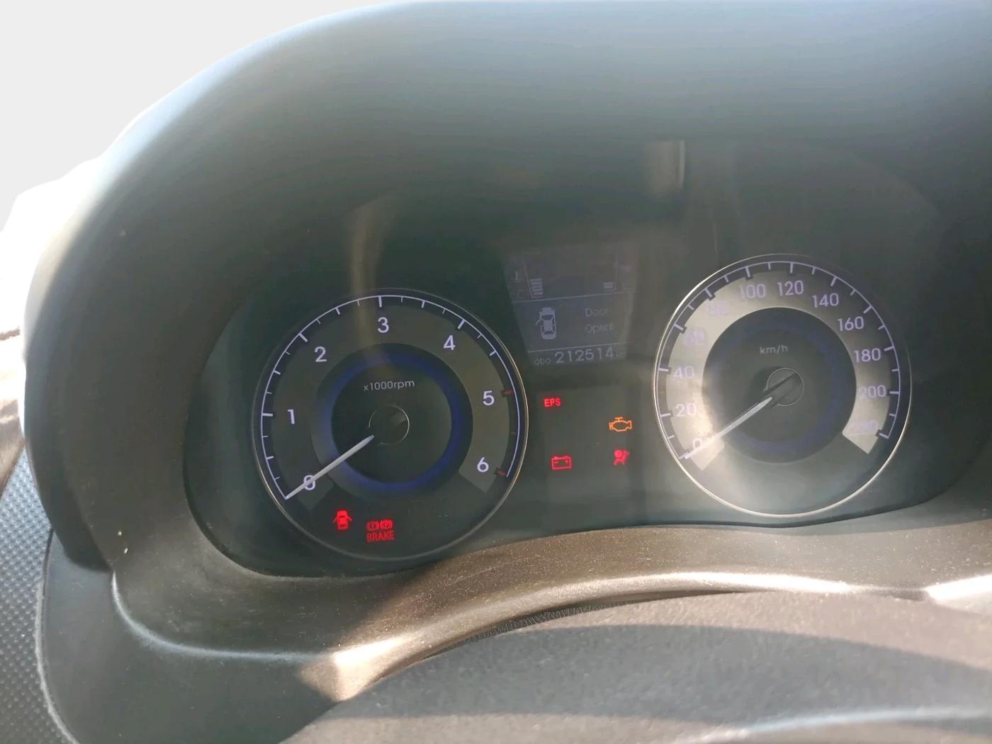 2014 Hyundai Verna FLUIDIC 1.6 CRDI SX OPT, Diesel, Manual, 2,12,530 km, interior