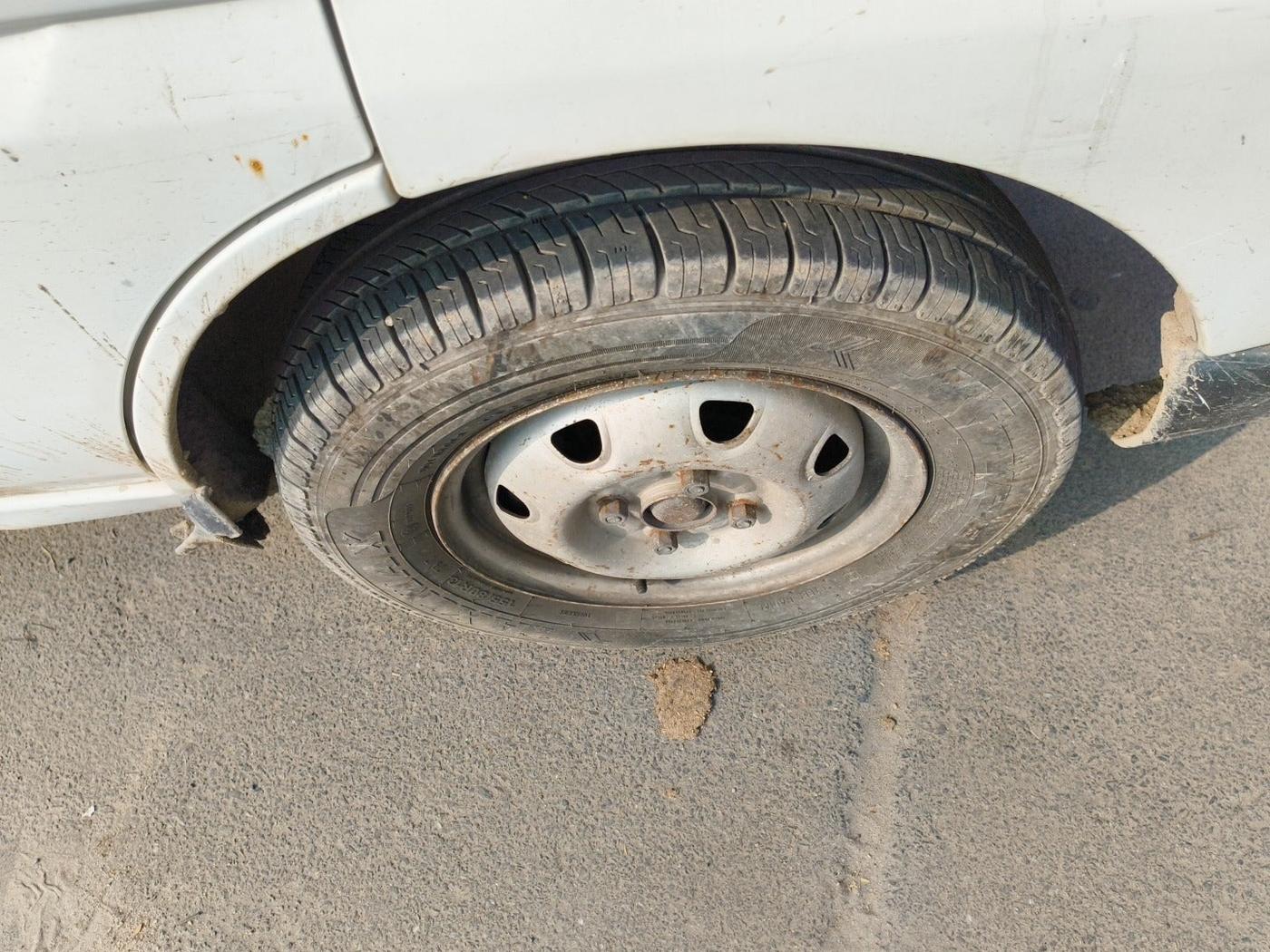 2013 Maruti Eeco 5 STR WITH A/C+HTR, Petrol, Manual, 82,351 km, tyre