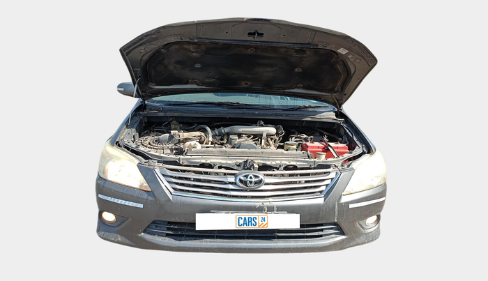 2013 Toyota Innova 2.5 VX 7 STR, Diesel, Manual, 75,258 km, exterior