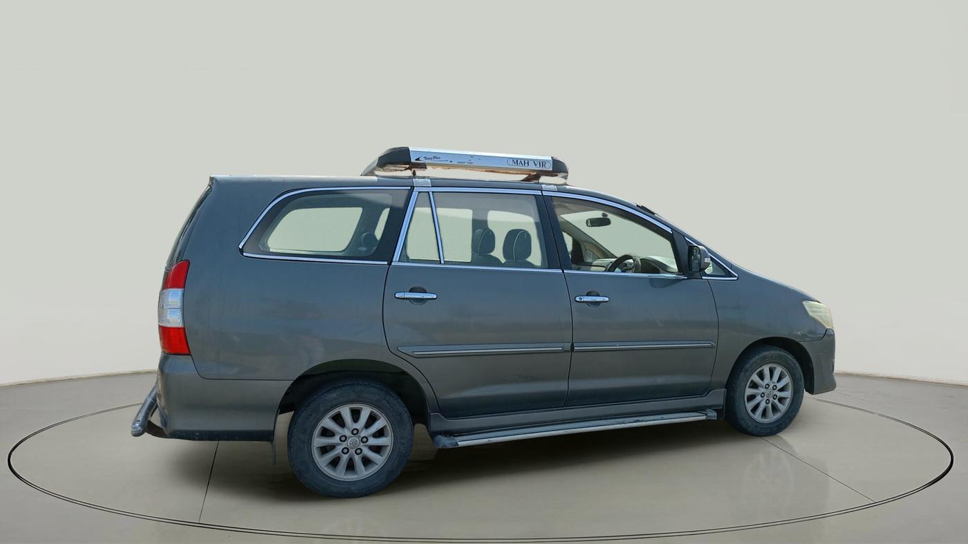 2013 Toyota Innova 2.5 VX 7 STR, Diesel, Manual, 75,273 km, exterior