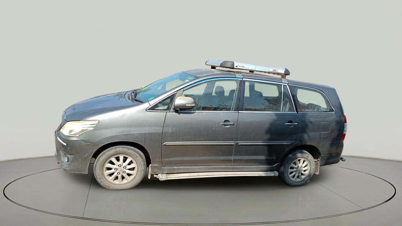 2013 Toyota Innova 2.5 VX 7 STR, Diesel, Manual, 75,273 km, exterior