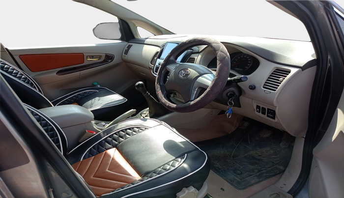 2013 Toyota Innova 2.5 VX 7 STR, Diesel, Manual, 75,258 km, interior