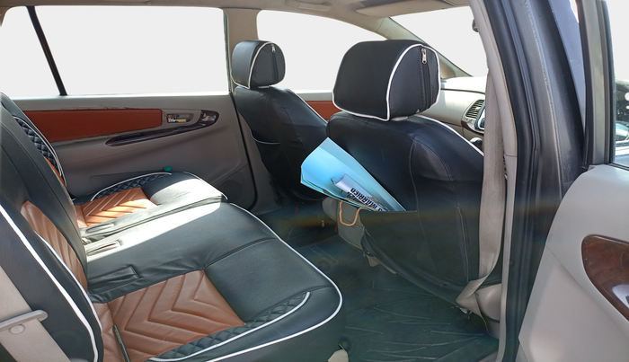 2013 Toyota Innova 2.5 VX 7 STR, Diesel, Manual, 75,258 km, interior