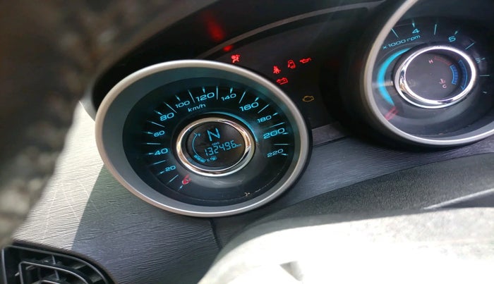 2015 Mahindra XUV500 W10, Diesel, Manual, 1,32,496 km, interior