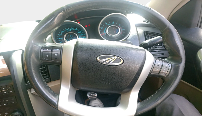 2015 Mahindra XUV500 W10, Diesel, Manual, 1,32,496 km, interior