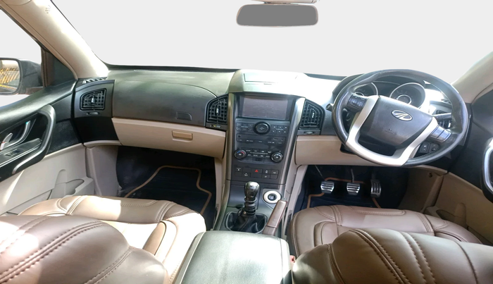 2015 Mahindra XUV500 W10, Diesel, Manual, 1,32,496 km, interior