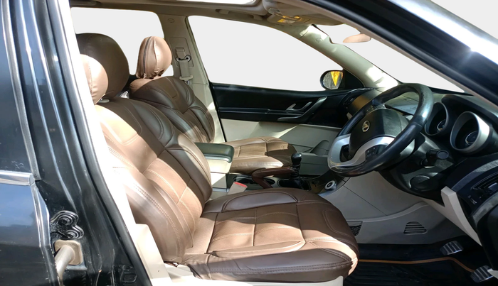 2015 Mahindra XUV500 W10, Diesel, Manual, 1,32,496 km, interior