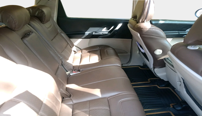 2015 Mahindra XUV500 W10, Diesel, Manual, 1,32,496 km, interior