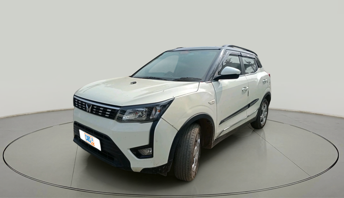 2023 Mahindra XUV300 W6 1.2 PETROL, Petrol, Manual, 46,657 km, exterior