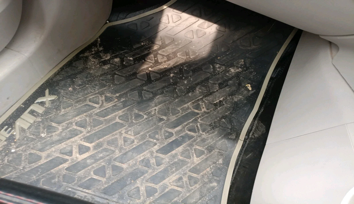 2023 Mahindra XUV300 W6 1.2 PETROL, Petrol, Manual, 46,657 km, interior