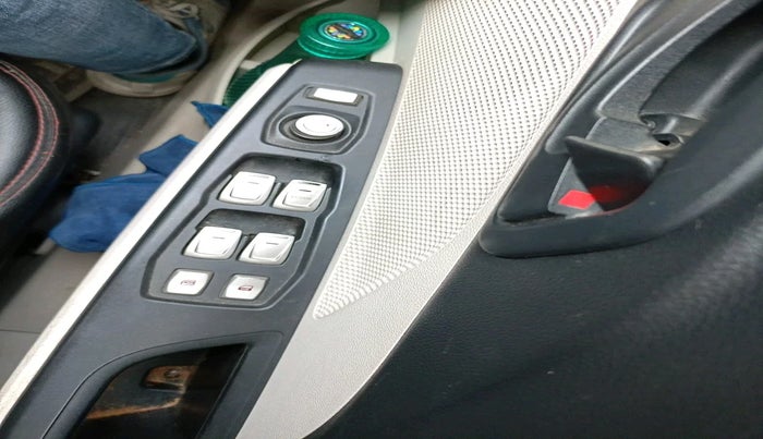 2023 Mahindra XUV300 W6 1.2 PETROL, Petrol, Manual, 46,657 km, interior