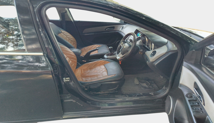 2011 Chevrolet Cruze LTZ, Diesel, Manual, 2,84,584 km, interior