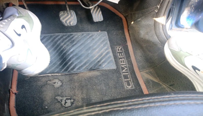 2018 Renault Kwid CLIMBER 1.0, Petrol, Manual, 1,17,760 km, interior