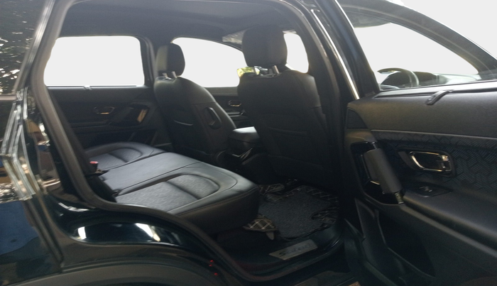 2023 Tata Safari ADVENTURE PLUS DARK EDITION AT, Diesel, Automatic, 15,755 km, interior
