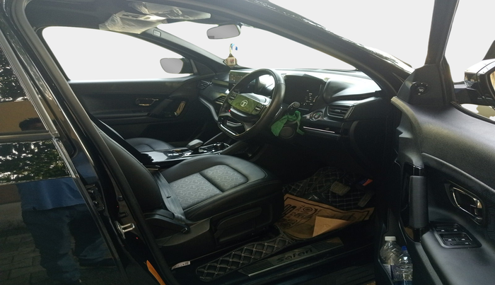 2023 Tata Safari ADVENTURE PLUS DARK EDITION AT, Diesel, Automatic, 15,755 km, interior