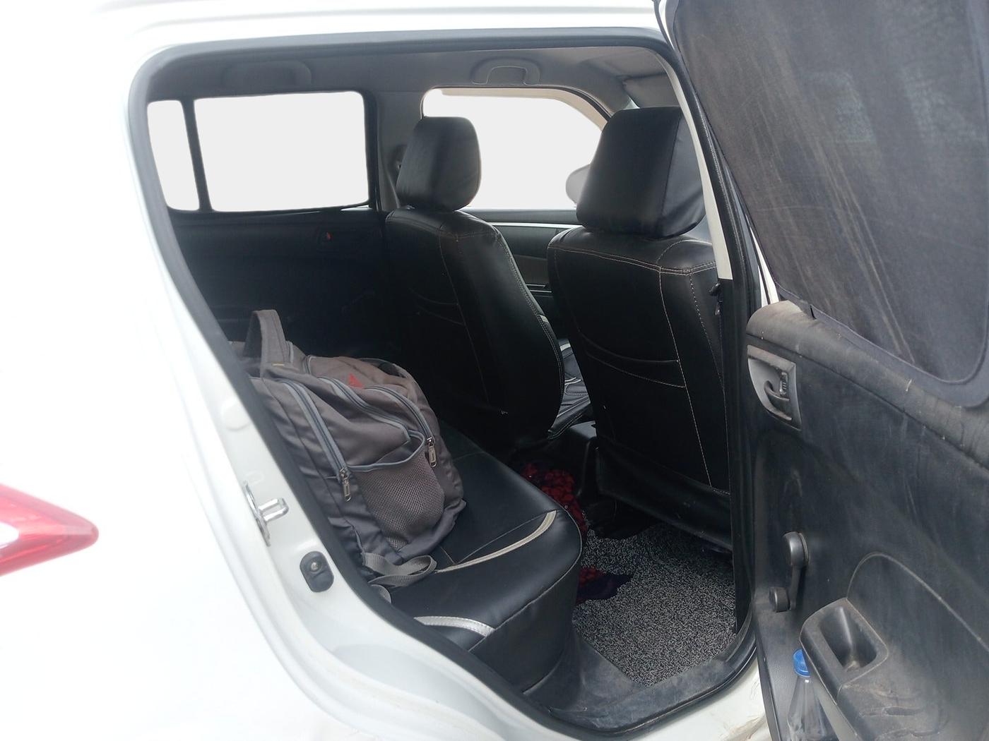 2015 Maruti Swift LXI, Petrol, Manual, 50,787 km, interior