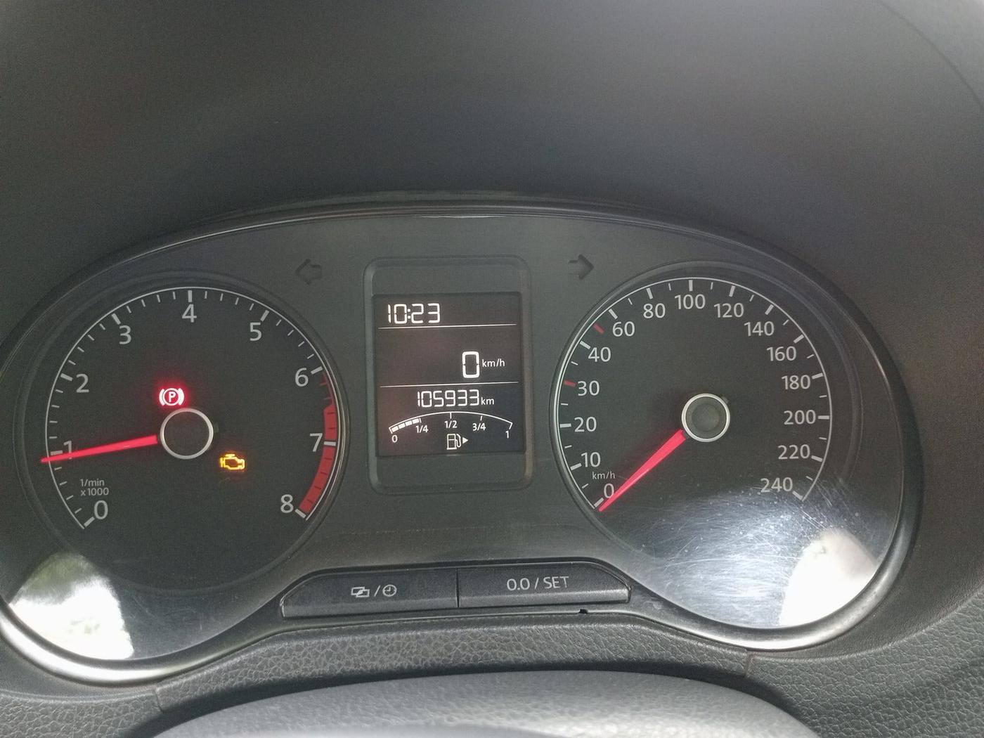 2015 Volkswagen Polo HIGHLINE1.2L, Petrol, Manual, 1,05,933 km, interior