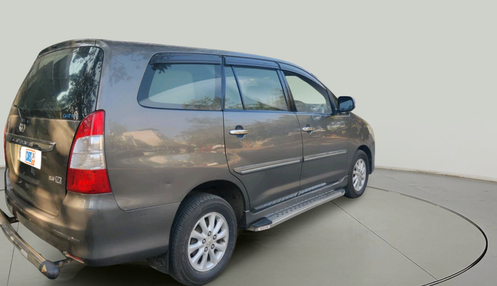 2012 Toyota Innova 2.5 VX 8 STR, Diesel, Manual, 1,23,653 km, exterior