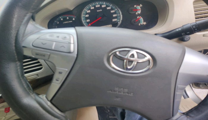 2012 Toyota Innova 2.5 VX 8 STR, Diesel, Manual, 1,23,653 km, interior