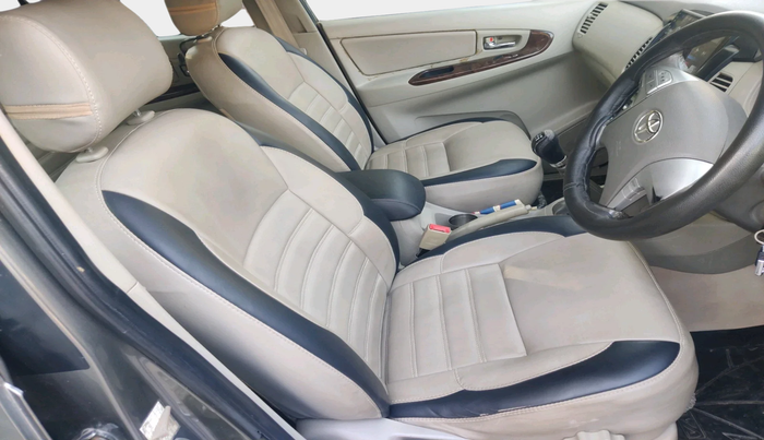 2012 Toyota Innova 2.5 VX 8 STR, Diesel, Manual, 1,23,653 km, interior