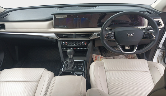 2024 Mahindra XUV700 AX 7 LUXURY D AT 7 STR, Diesel, Automatic, 32,147 km, interior