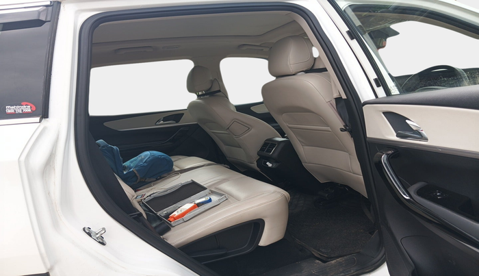 2024 Mahindra XUV700 AX 7 LUXURY D AT 7 STR, Diesel, Automatic, 32,147 km, interior