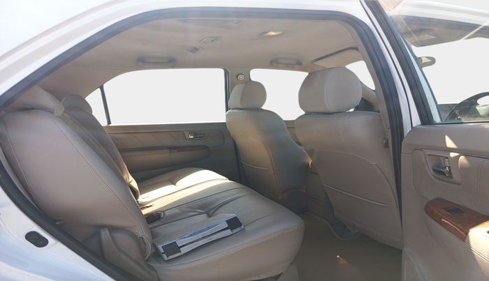 2009 Toyota Fortuner 3.0 4X4 MT, Diesel, Manual, 1,20,509 km, interior