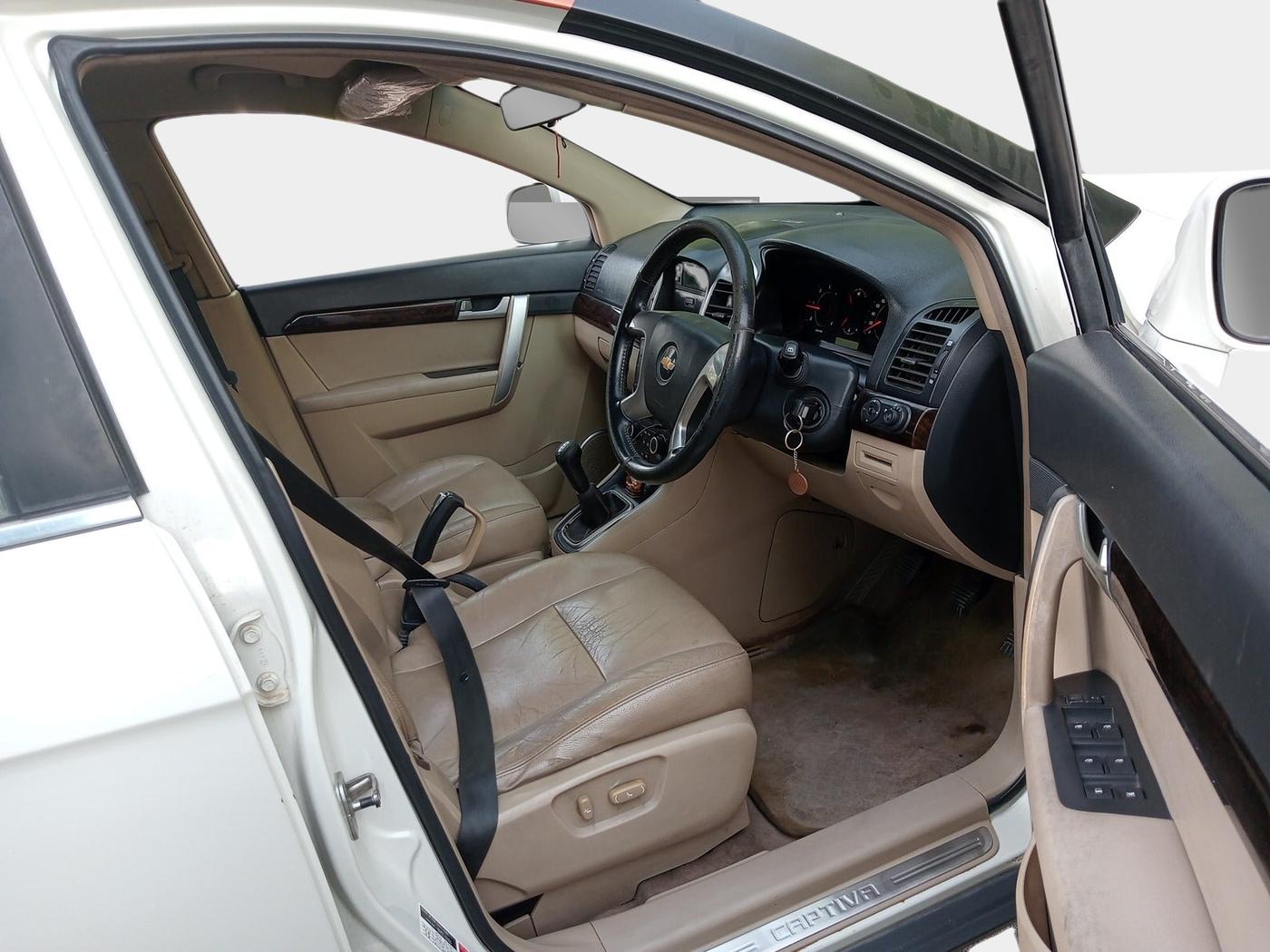 2011 Chevrolet Captiva LT, Diesel, Manual, 1,38,829 km, interior