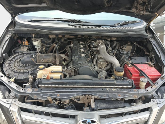 2015 Toyota Innova 2.5 ZX 7 STR, Diesel, Manual, 1,60,661 km, exterior