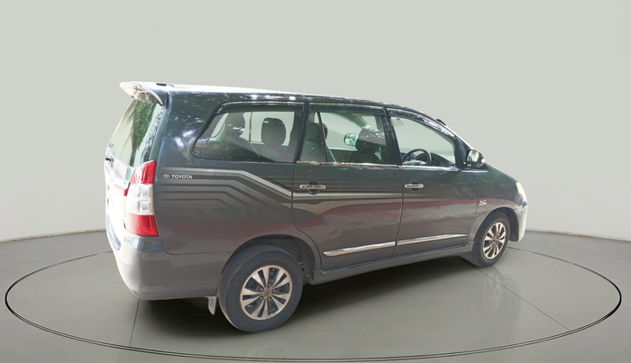 2015 Toyota Innova 2.5 ZX 7 STR, Diesel, Manual, 1,60,661 km, exterior