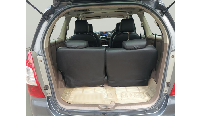 2015 Toyota Innova 2.5 ZX 7 STR, Diesel, Manual, 1,60,661 km, exterior