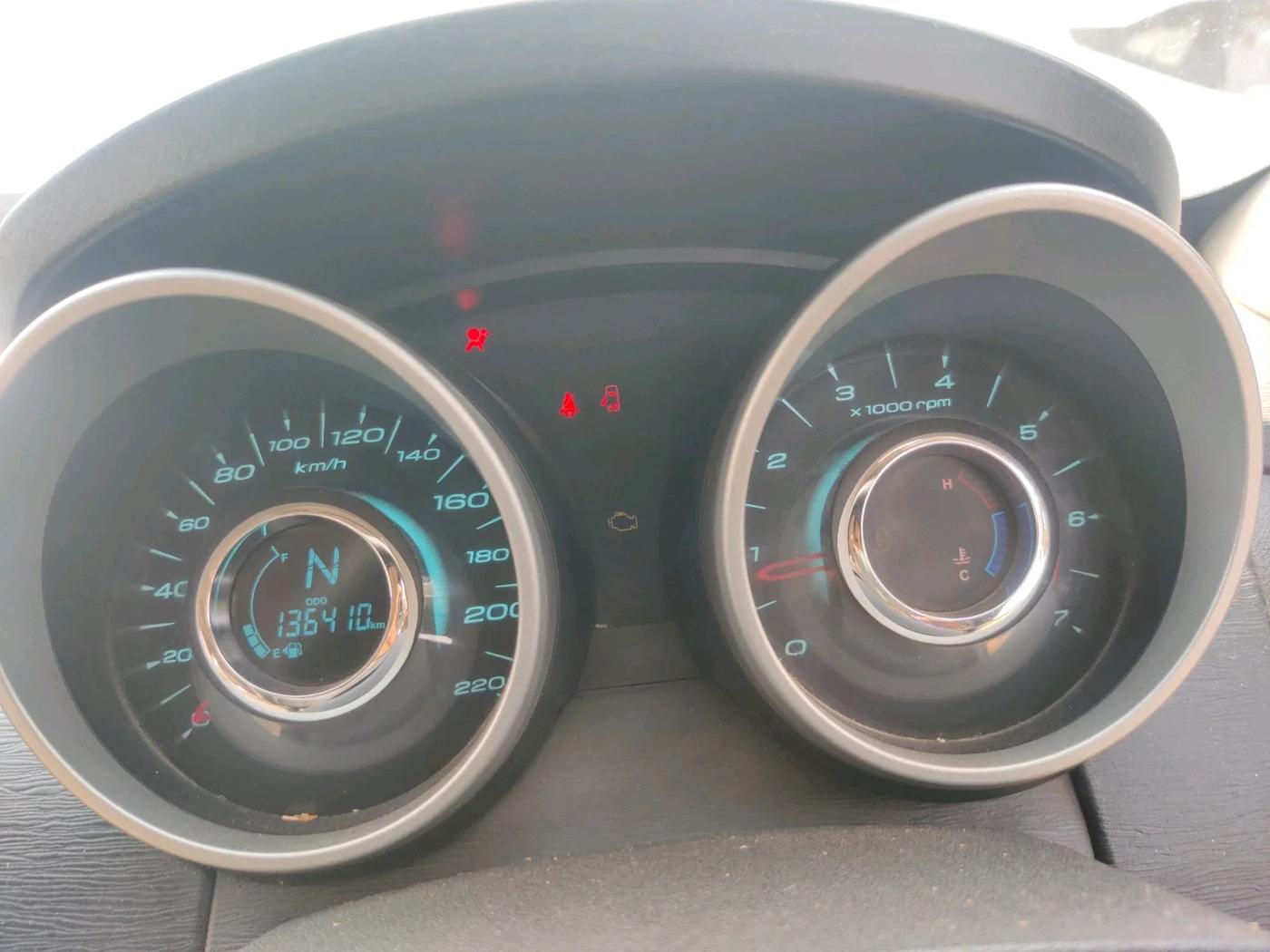 2016 Mahindra XUV500 W10, Diesel, Manual, 1,36,410 km, interior