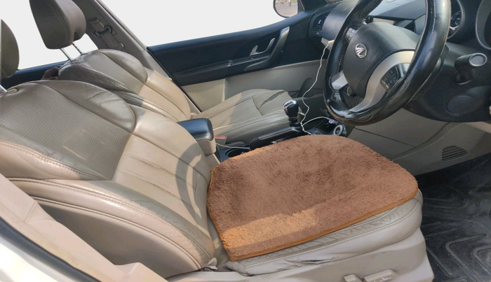 2016 Mahindra XUV500 W10, Diesel, Manual, 1,36,410 km, interior