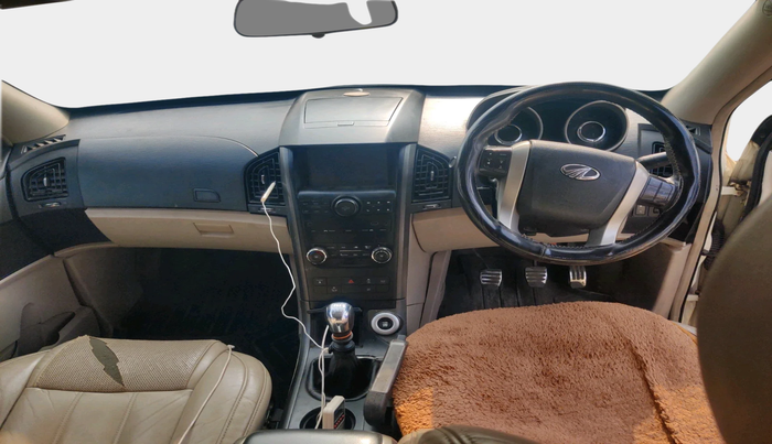 2016 Mahindra XUV500 W10, Diesel, Manual, 1,36,410 km, interior