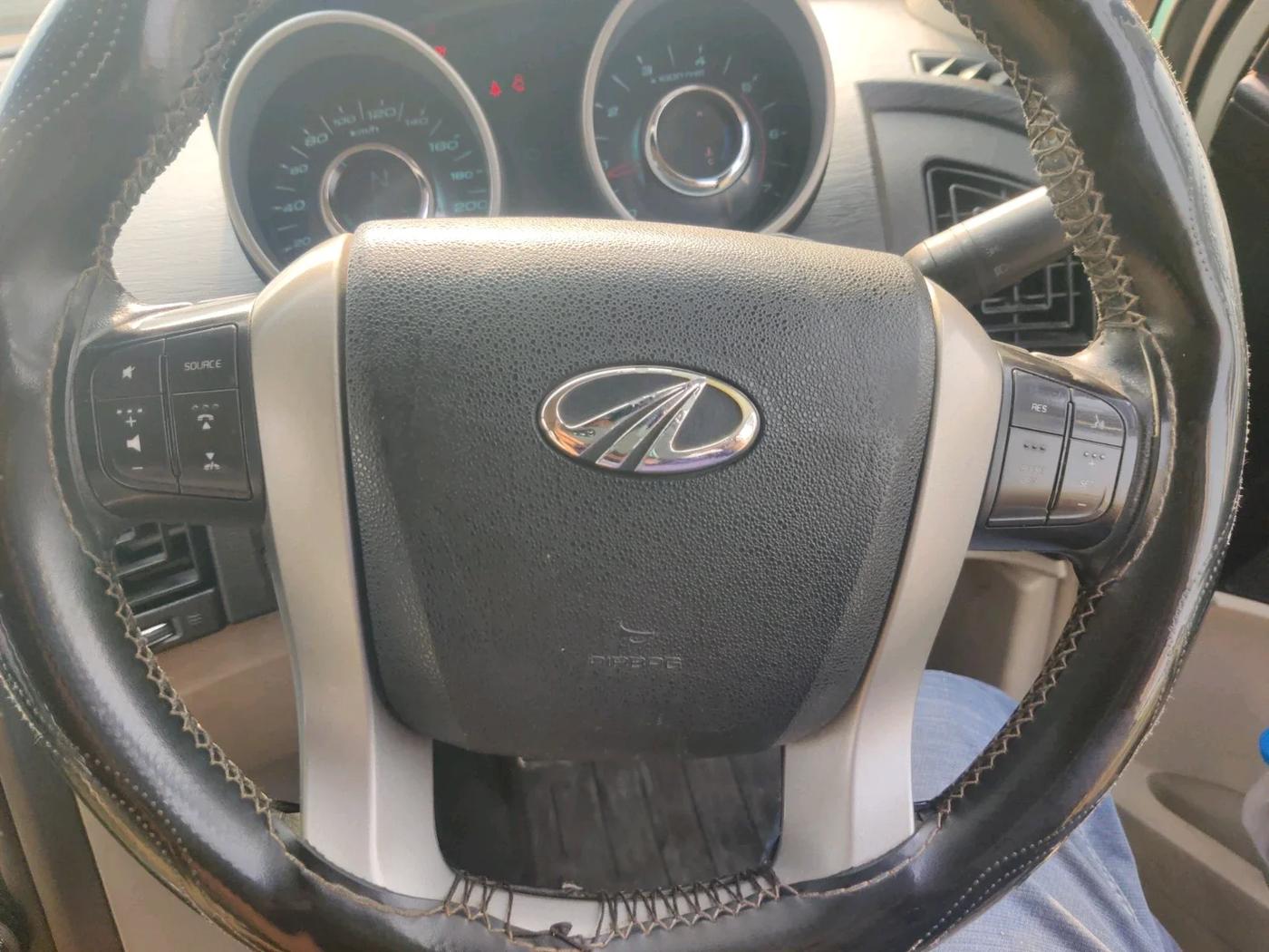 2016 Mahindra XUV500 W10, Diesel, Manual, 1,36,410 km, interior