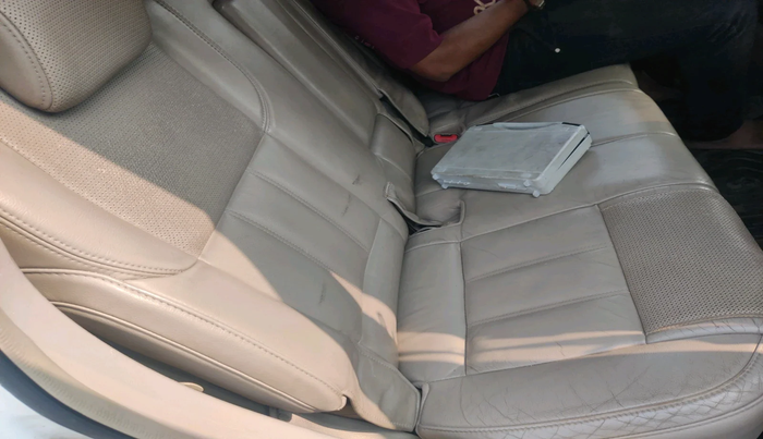 2016 Mahindra XUV500 W10, Diesel, Manual, 1,36,410 km, interior