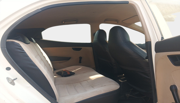 2013 Hyundai Eon MAGNA +, Petrol, Manual, 92,634 km, interior