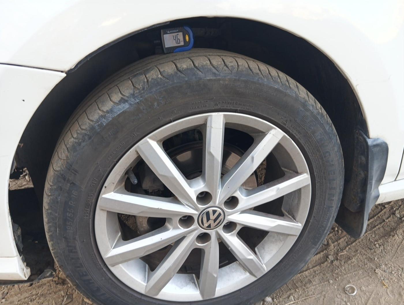 2017 Volkswagen Ameo HIGHLINE PLUS 1.5L AT 16 ALLOY, Diesel, Automatic, 80,496 km, tyre