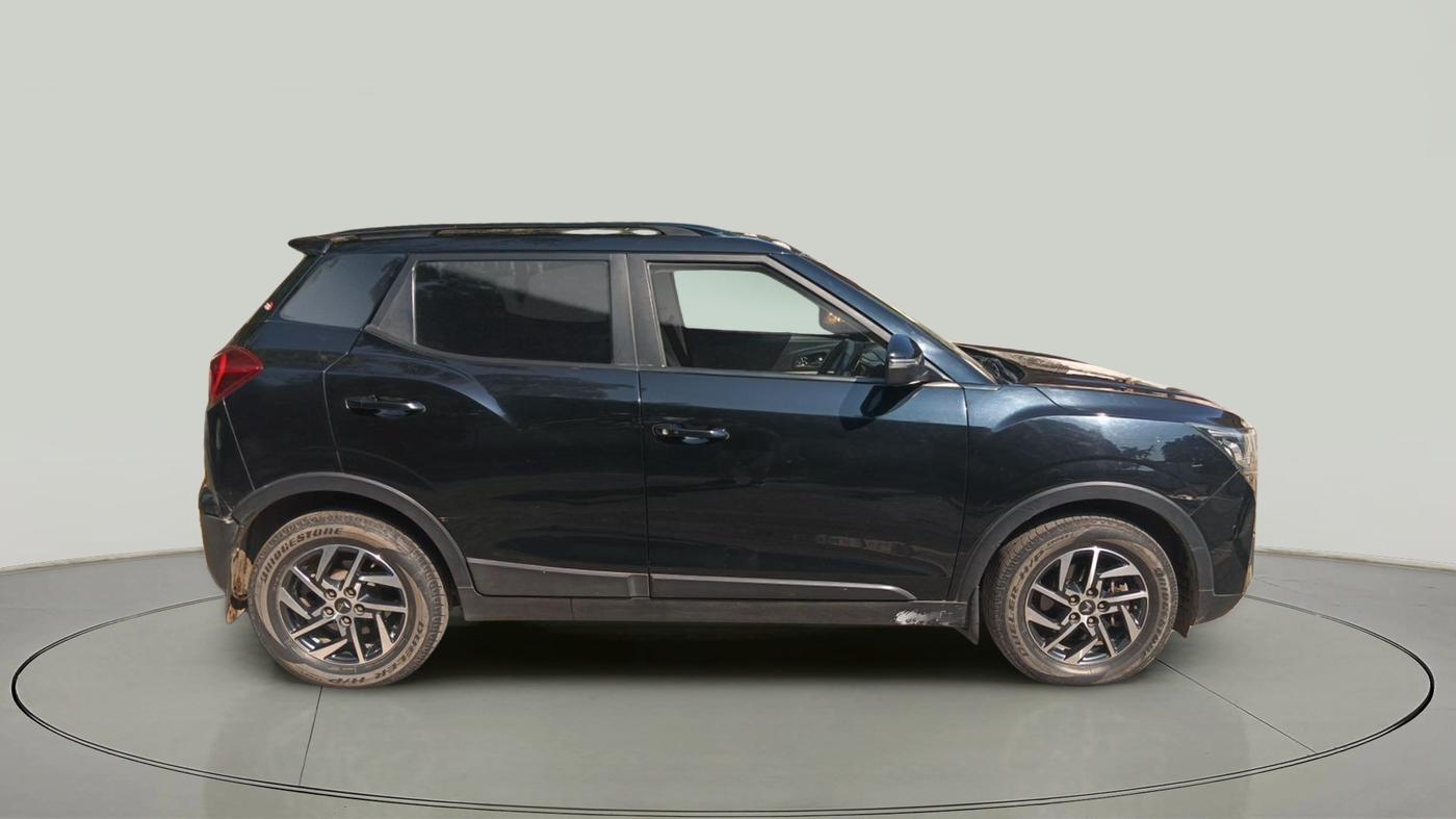 2023 Mahindra XUV300 W8 (O) 1.5 DIESEL, Diesel, Manual, 43,035 km, exterior