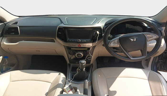 2023 Mahindra XUV300 W8 (O) 1.5 DIESEL, Diesel, Manual, 43,035 km, interior