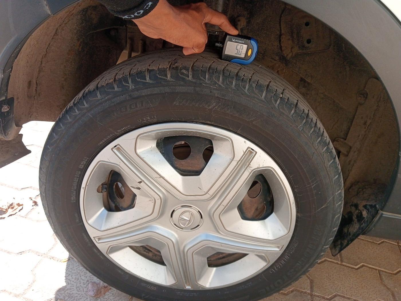 2021 Tata NEXON XM DIESEL, Diesel, Manual, 84,749 km, tyre