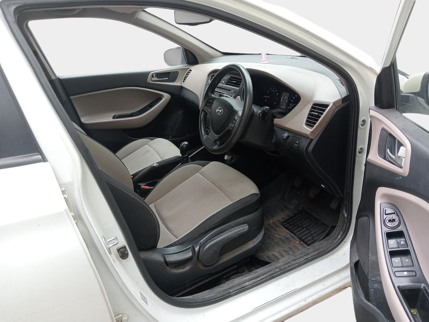 2015 Hyundai Elite i20 SPORTZ 1.2, Petrol, Manual, 1,23,442 km, interior